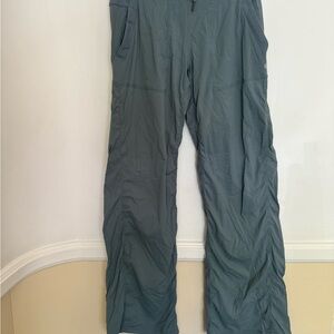Lululemon dance studio size 6 yoga Green Sage Pants